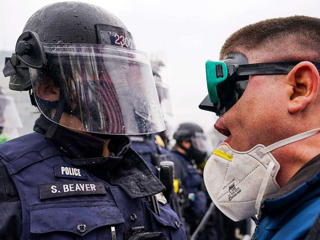 Die Polizei war lngere Zeit nicht Herr der Lage.