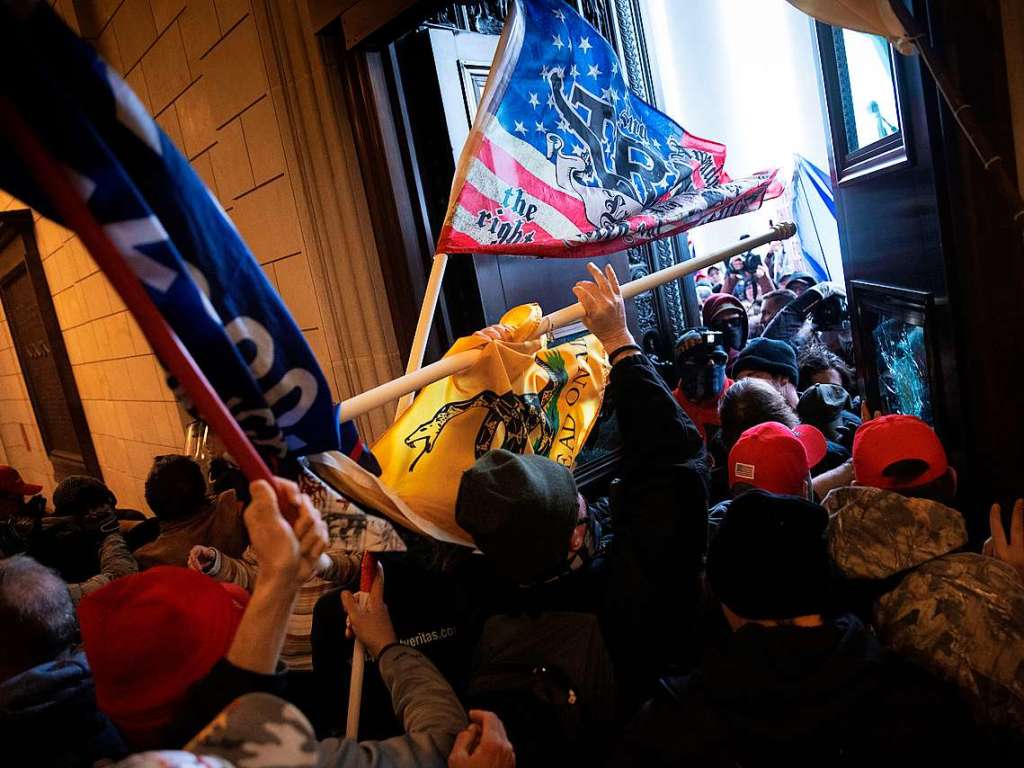 Was bleibt sind historische Bilder vom Sturm auf das Herz der amerikanischen Demokratie und vom Ende der Prsidentschafts Donald Trumps.