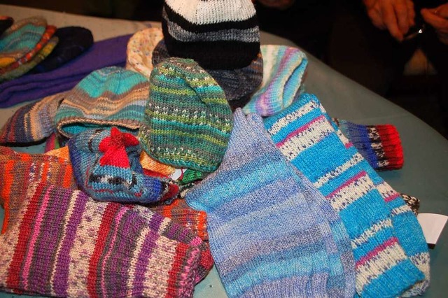 Mtzchen und Socken werden bei Familie Mahler gestrickt.  | Foto: Petra Wunderle