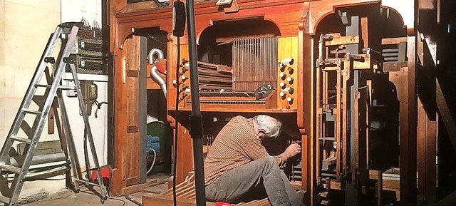 Stck fr Stck  wird die Orgel in Eng...r den Aufbau in Jugon fotografiert.    | Foto: Yann Drezet, Bernard Le Bail