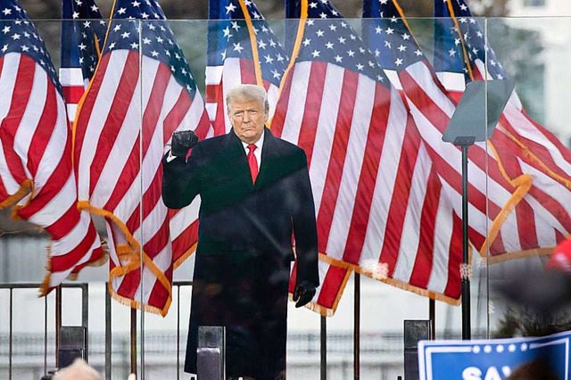 Donald Trump, Prsident der USA, kommt... Betrug bei der Abstimmung bekrftigt.  | Foto: BRENDAN SMIALOWSKI (AFP)