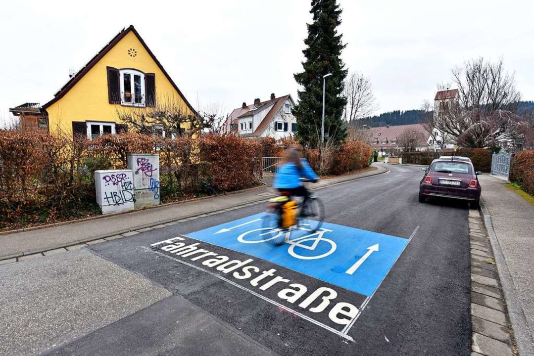 Auch auf der Hammerschmiedstraße haben...und Radlerinnen  jetzt immer Vorfahrt.  | Foto: Thomas Kunz