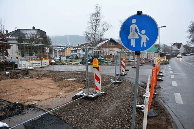 Lange gewartet, nun ist es endlich sow...dung der Markgrfler Strae begradigt.  | Foto: Hannes Lauber