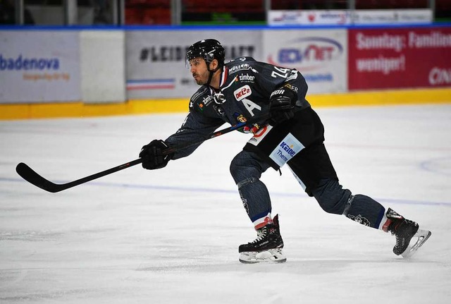 Verletzte sich in Bad Tlz: EHC-Verteidiger Nick Pageau  | Foto: Patrick Seeger