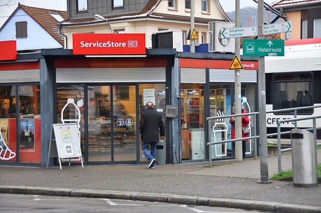 Vor allem Reisende nutzen den Service Store in Stetten.  | Foto: Daniel Gramespacher