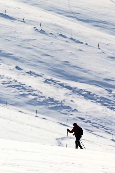 Allein unterwegs im Schnee: So macht man gewiss  nichts falsch.  | Foto: Philipp von Ditfurth (dpa)