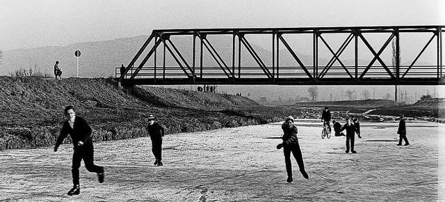 In den 1960er-Jahren war das Eislaufen...gefrorenen Elz  ein groes Vergngen.   | Foto: Armin E. Mller