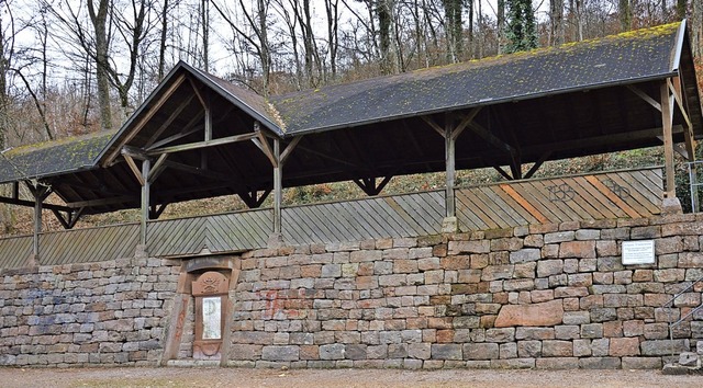 An der  Friedenshalle auf der Friedens...oldaten aus Maulburg im 1870er Krieg.   | Foto: Georg Diehl