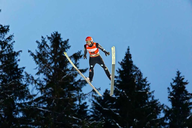 Vorbei an den dunklen Tannenspitzen de...Titisee-Neustadt zweimal Vierter wurde  | Foto: Philipp von Ditfurth (dpa)