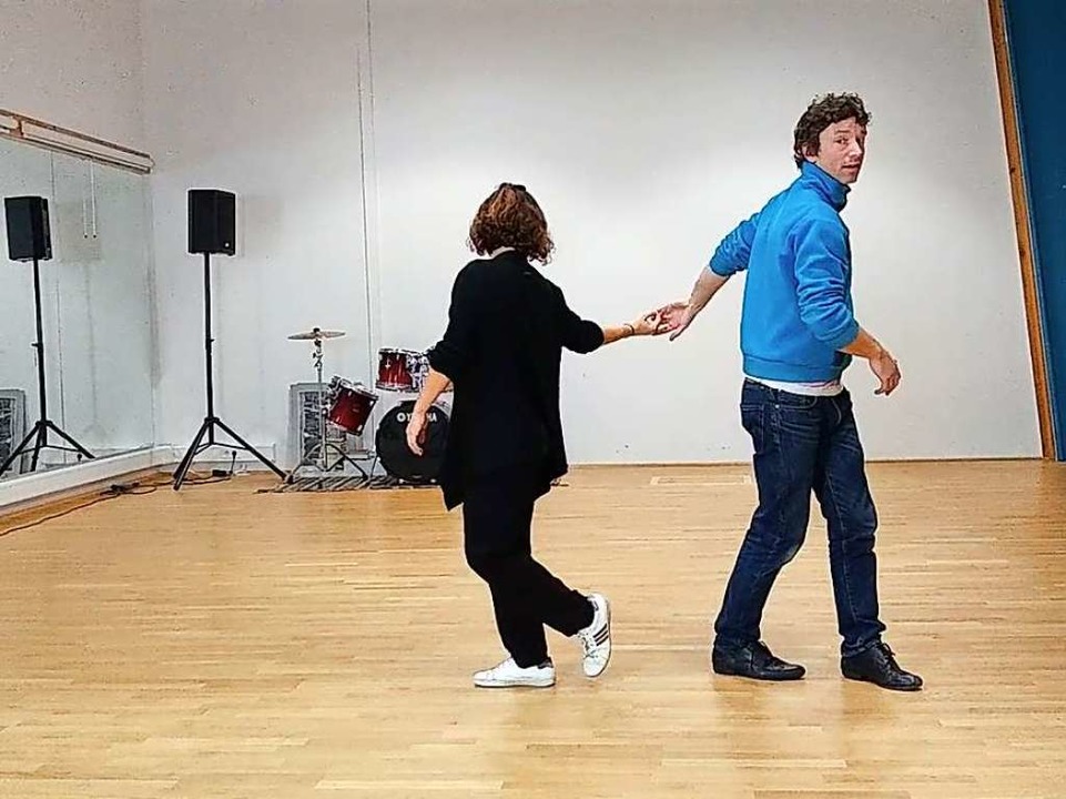 Tanzlehrer Steven und Maren beim Lindy-Hop-Vortanzen  | Foto: Johannes Breuninger