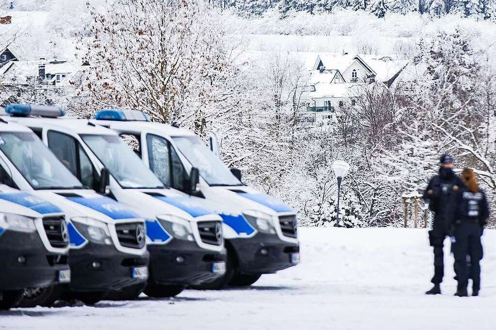 Polizei Sperrt Am Sonntag Zeitweise Die Zufahrt Zum Blauen ...