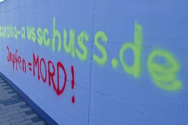 Polizei ermittelt wegen eines Anti-Impf-Graffitos in Lrrach