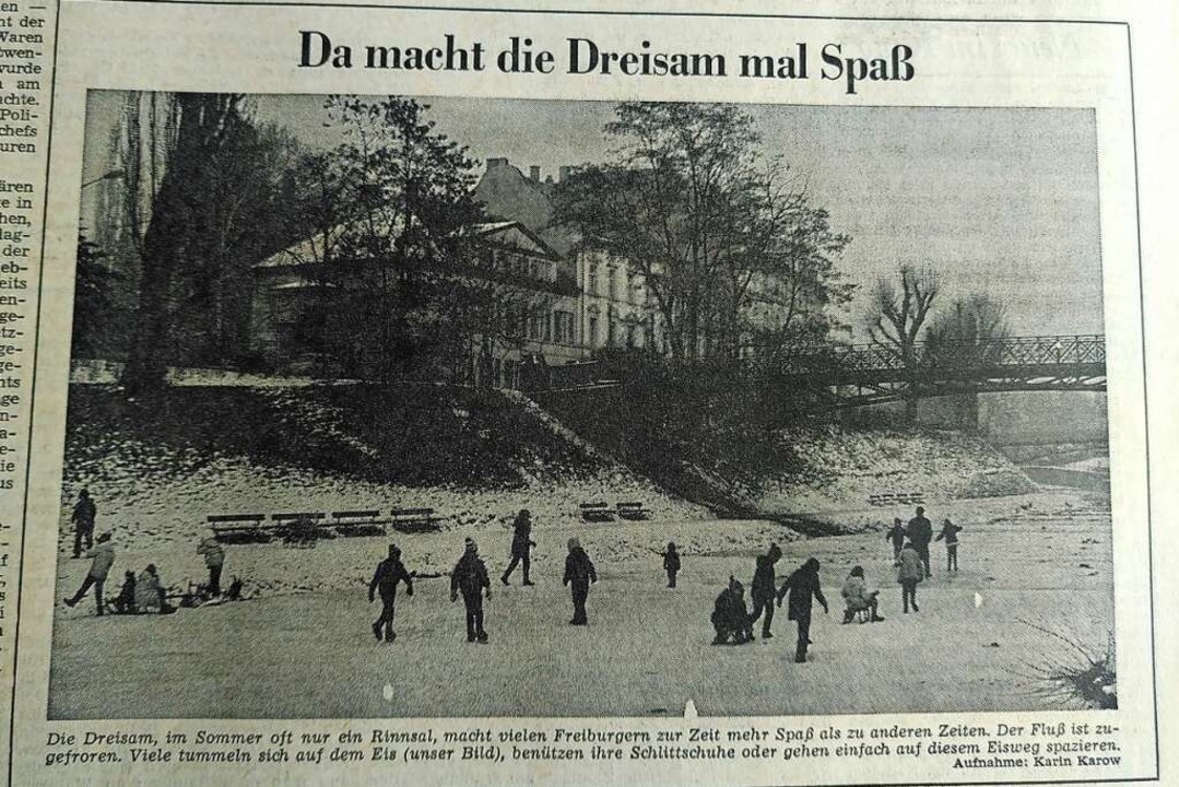 Seltener Anblick: Schlittschuhläufer und Spaziergänger auf der Dreisam.  | Foto: Moritz Neufeld
