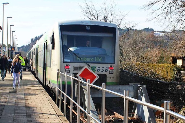 Die S-Bahn von Waldkirch nach Freiburg...ieder hufiger in Gundelfingen halten.  | Foto: Bernd Fackler