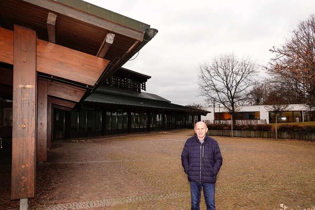 In Regen- und Sonnenschutzschirme  auf...digkeit  an  diesem Ort der Begegnung.  | Foto: Dieter Erggelet