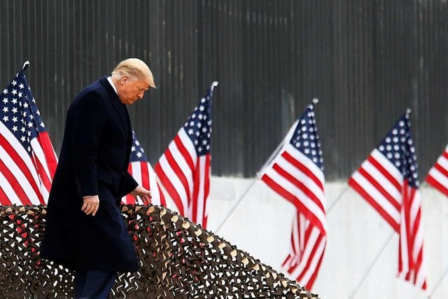 Noch-US-Prsident Donald Trump am Dienstag in Texas.  | Foto: Delcia Lopez (dpa)