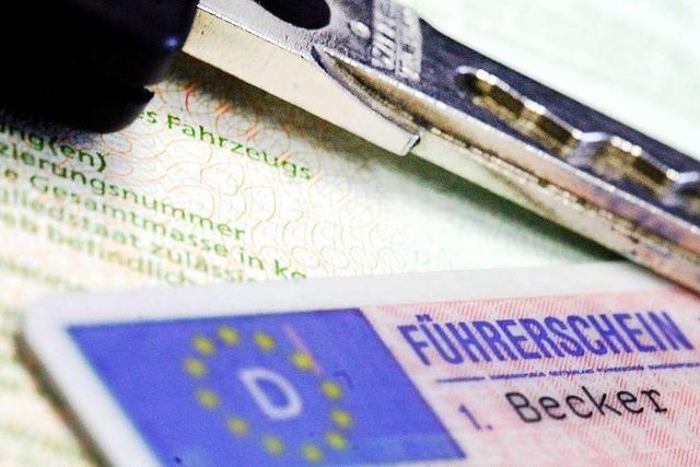 Lrracher hat gltigen Fhrerschein, wird aber wegen Fahrens ohne Erlaubnis bestraft