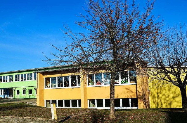 In drei Farben gegliedert ist die Hansjakob-Frderschule nach ihrer Sanierung.  | Foto: Sandra Decoux-Kone