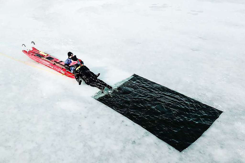 Even if ice surfaces are so tempting: Entering them is life-threatening – district of Breisgau-Hochschwarzwald