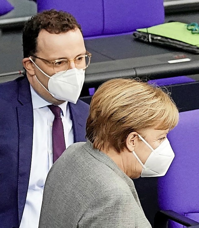 Jens Spahn und Angela Merkel  | Foto: Michael Kappeler (dpa)