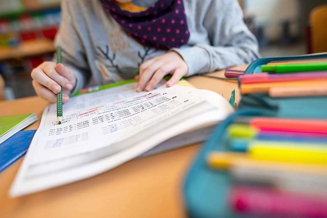 Schlerinnen und Schler, Kitakinder und ihre Eltern mssen weiter Geduld haben.  | Foto: Sebastian Gollnow (dpa)