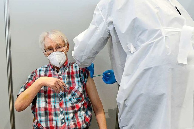 Die Nachfrage nach Impfterminen frs Zentrum in Freiburg ist ungebrochen hoch.  | Foto: Ingo Schneider