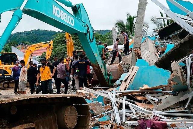 Mehrere Tote nach schwerem Erdbeben in Indonesien