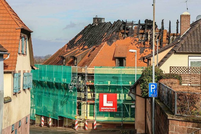 Das ehemalige Gasthaus Lwen in Mahlbe.... Jetzt beginnt der teilweise Abbruch.  | Foto: Sandra Decoux-Kone