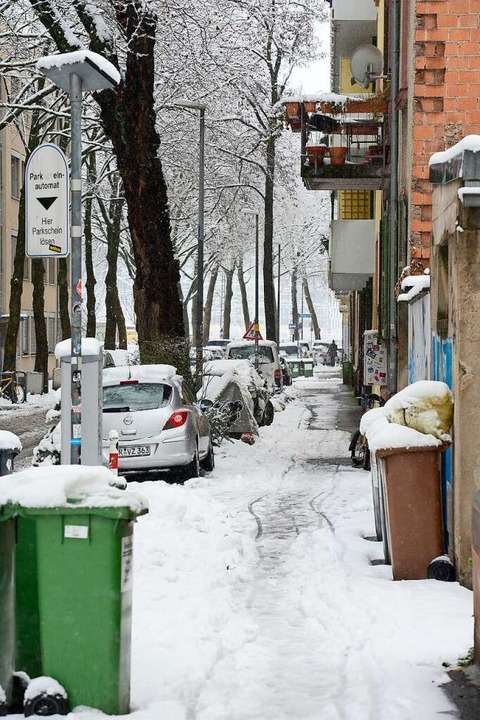 Eis und Schnee auf den Gehwegen  | Foto: Ingo Schneider