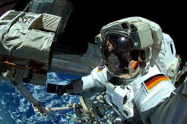 Der deutsche Astronaut Alexander Gerst...ntagearbeiten an der Raumstation ISS.   | Foto: Alexander Gerst