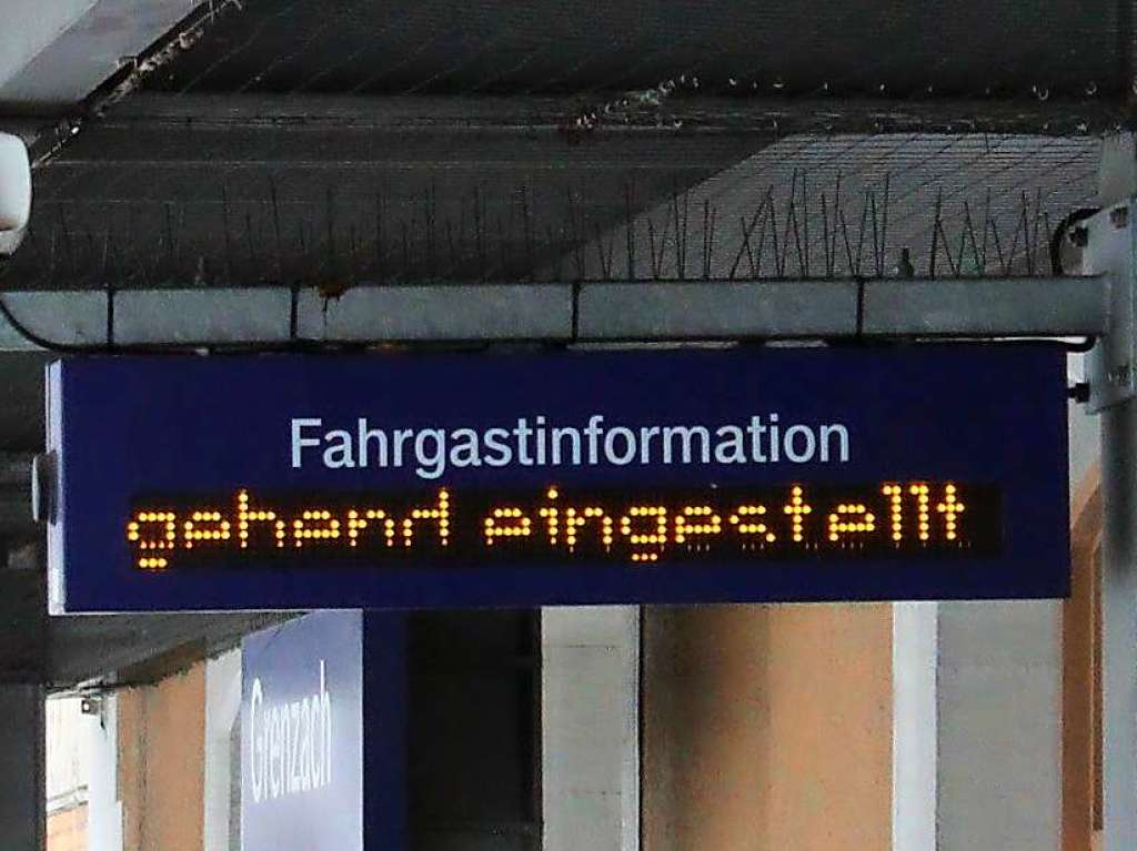 Der Zugverkehr war quasi lahmgelegt, nur Regionalbahnen pendelten.