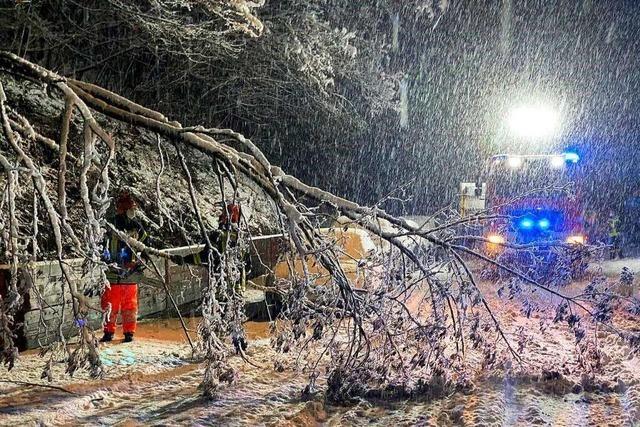 Schneechaos: Feuerwehr rckt 50 Mal im Kreis Emmendingen aus