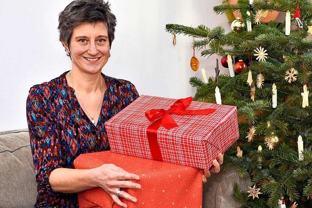 Kerstin Schlechtendahl und ihr Team ve...en Menschen zu etwas Weihnachtsfreude.  | Foto: Thomas Kunz