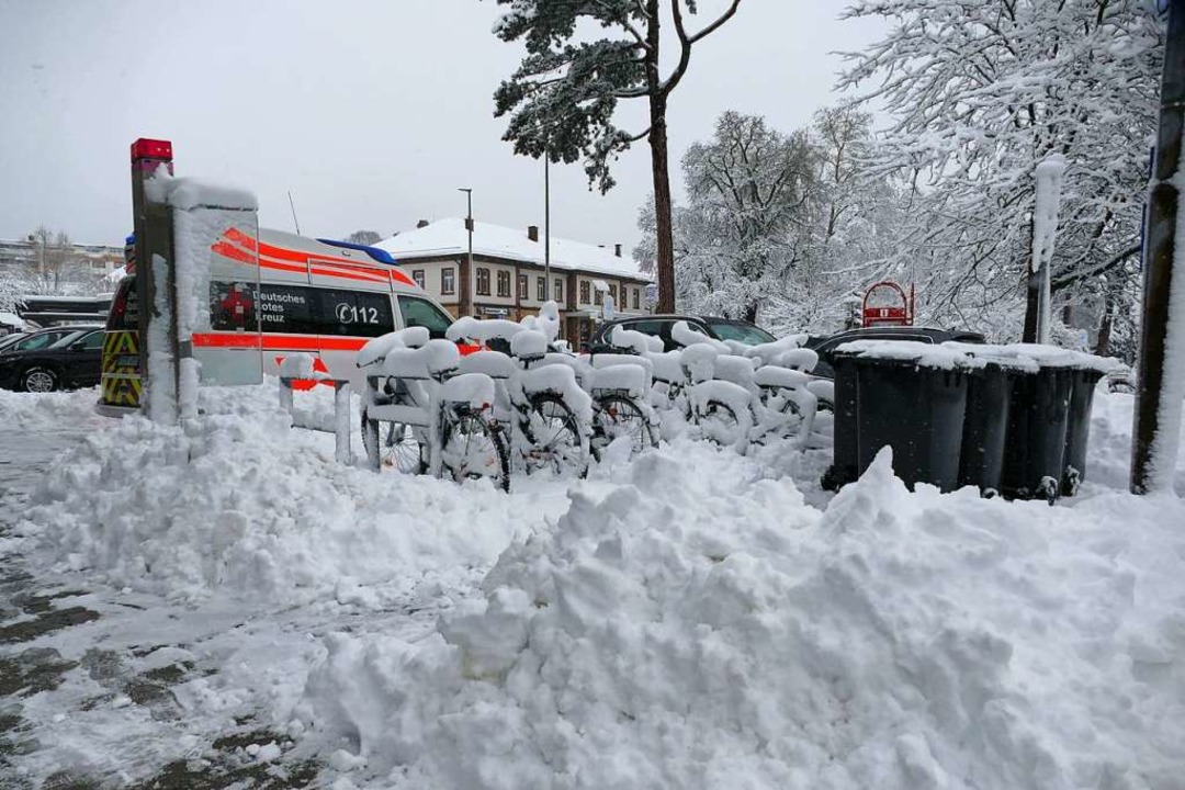 Schnee Bringt Am Hochrhein Viele Bäume Zu Fall - Bad Säckingen ...