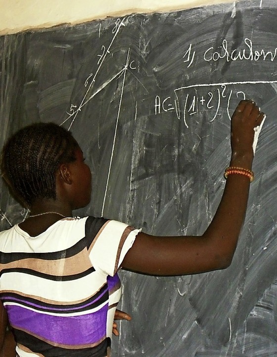 Auch Mathe steht auf dem Lehrplan  | Foto: Georges Bazi/Stiftung Brcke