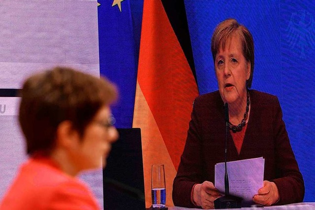 &#8222;AKK&#8220; und die zugeschaltete Kanzlerin Angela Merkel  | Foto: ODD ANDERSEN (AFP)