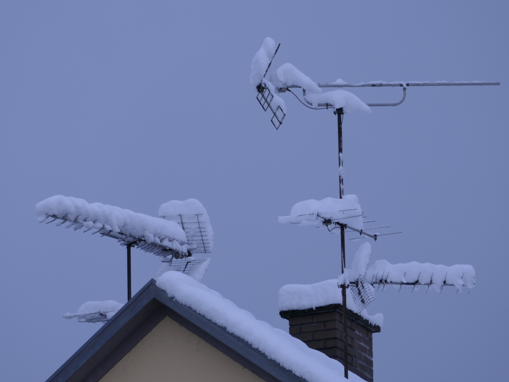 Heftige Schneeflle verzaubern Staufen: Burg, Schlossberg und die historische Altstadt mit Rathaus, Kirche, Marktplatz, Hotels, Restaurants und Geschften versinken in einem Traum von Wei. Impressionen aus dem Winter-Wunderland.