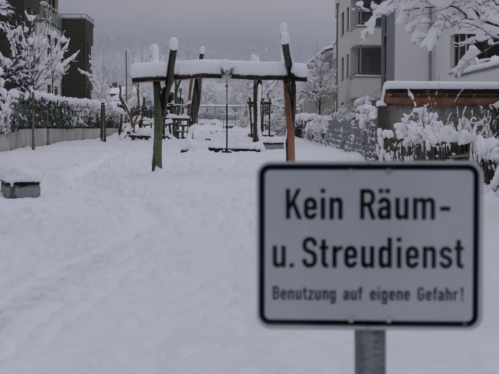 Heftige Schneeflle verzaubern Staufen: Burg, Schlossberg und die historische Altstadt mit Rathaus, Kirche, Marktplatz, Hotels, Restaurants und Geschften versinken in einem Traum von Wei. Impressionen aus dem Winter-Wunderland.