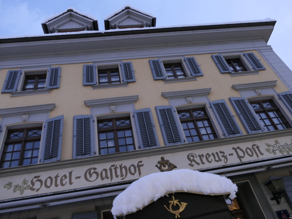 Heftige Schneeflle verzaubern Staufen: Burg, Schlossberg und die historische Altstadt mit Rathaus, Kirche, Marktplatz, Hotels, Restaurants und Geschften versinken in einem Traum von Wei. Impressionen aus dem Winter-Wunderland.