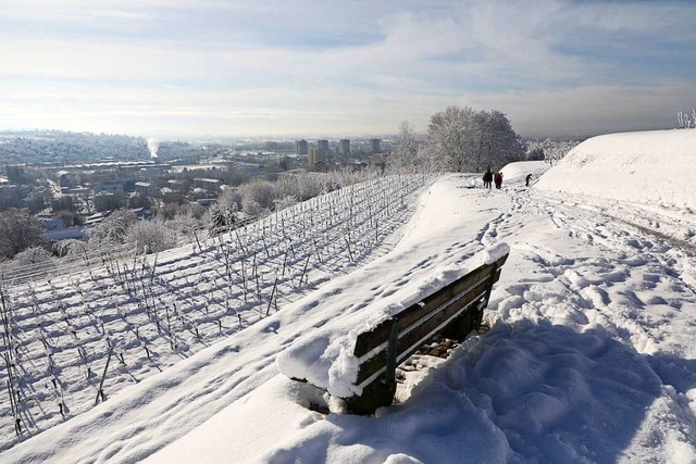 Auch der Schutterlindenberg ist schneebedeckt.  | Foto: Christoph Breithaupt