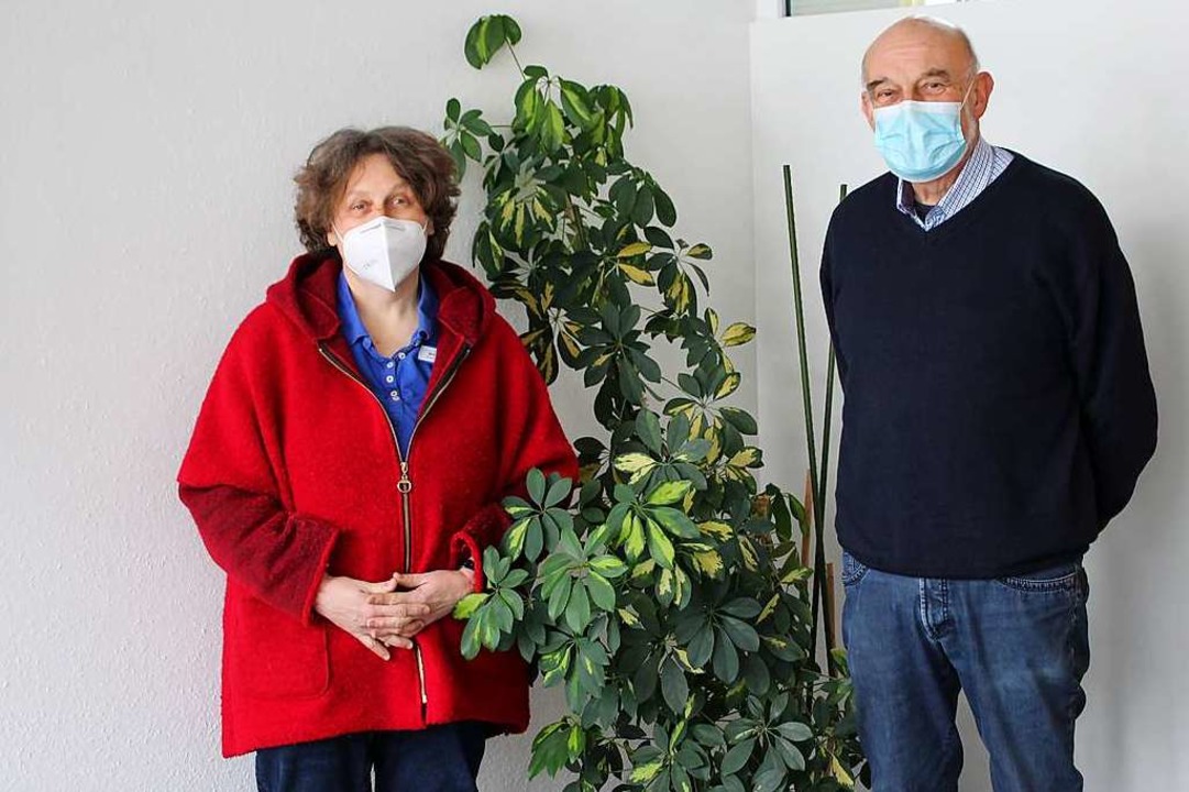 Martina Bivort (Leiterin des Seniorenz...ber die Impfaktion im Seniorenzentrum.  | Foto: Reinhard Cremer