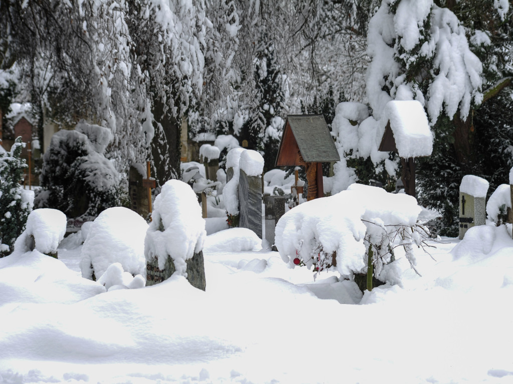 Heftige Schneeflle verzaubern Staufen: Burg, Schlossberg und die historische Altstadt mit Rathaus, Kirche, Marktplatz, Hotels, Restaurants und Geschften versinken in einem Traum von Wei. Impressionen aus dem Winter-Wunderland.