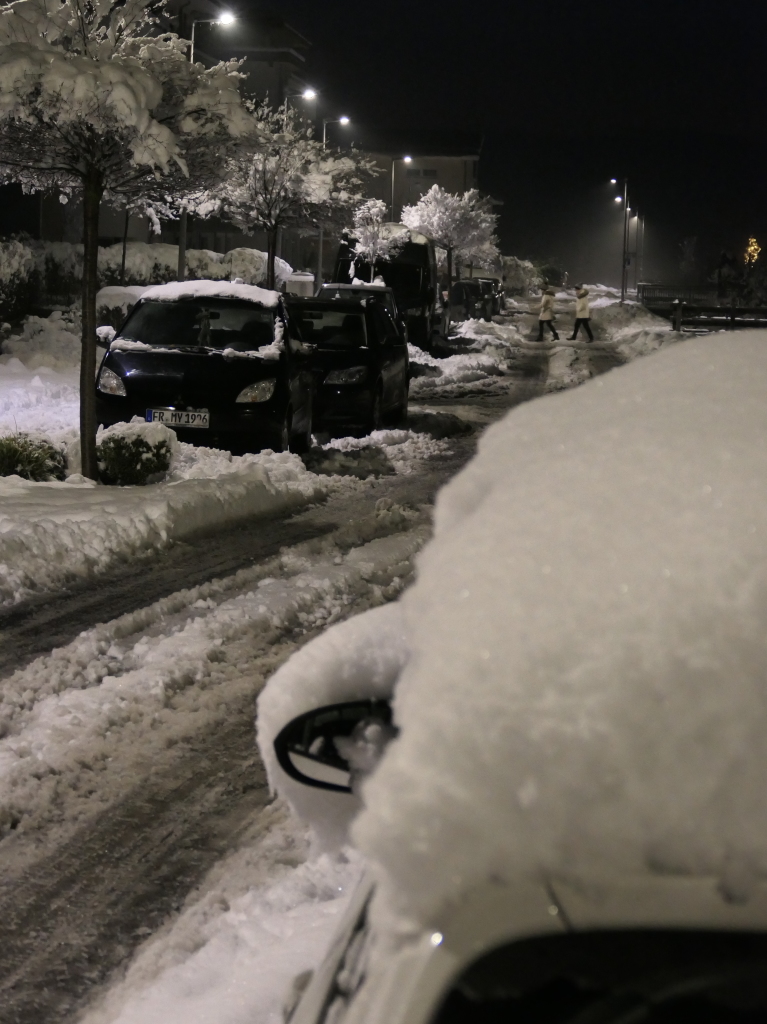 Heftige Schneeflle verzaubern Staufen: Burg, Schlossberg und die historische Altstadt mit Rathaus, Kirche, Marktplatz, Hotels, Restaurants und Geschften versinken in einem Traum von Wei. Impressionen aus dem Winter-Wunderland.