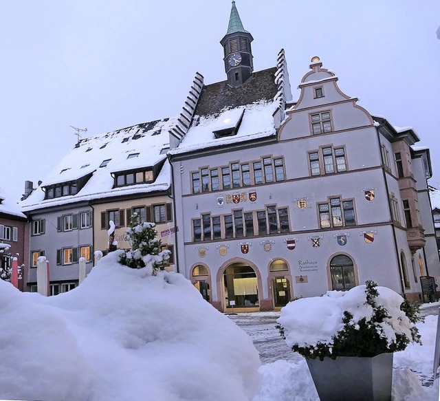 Trotz Schnee-Chaos und Corona: Im Staufener Rathaus gibt man sich optimistisch.  | Foto: Hans-Peter Mller