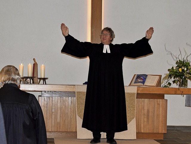 Pfarrer Martin Rathgeber spendet zum l... evangelischen Friedenskirche in Wehr.  | Foto: Hrvoje Miloslavic