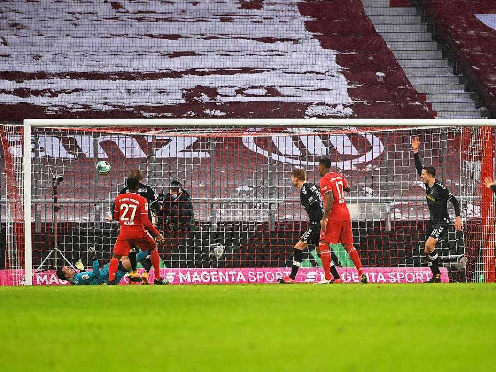 Gegen den FC Bayern Mnchen muss sich der SC Freiburg knapp geschlagen geben, die Spieler von Christian Streich verlieren in der Allianz Arena mit 1:2.