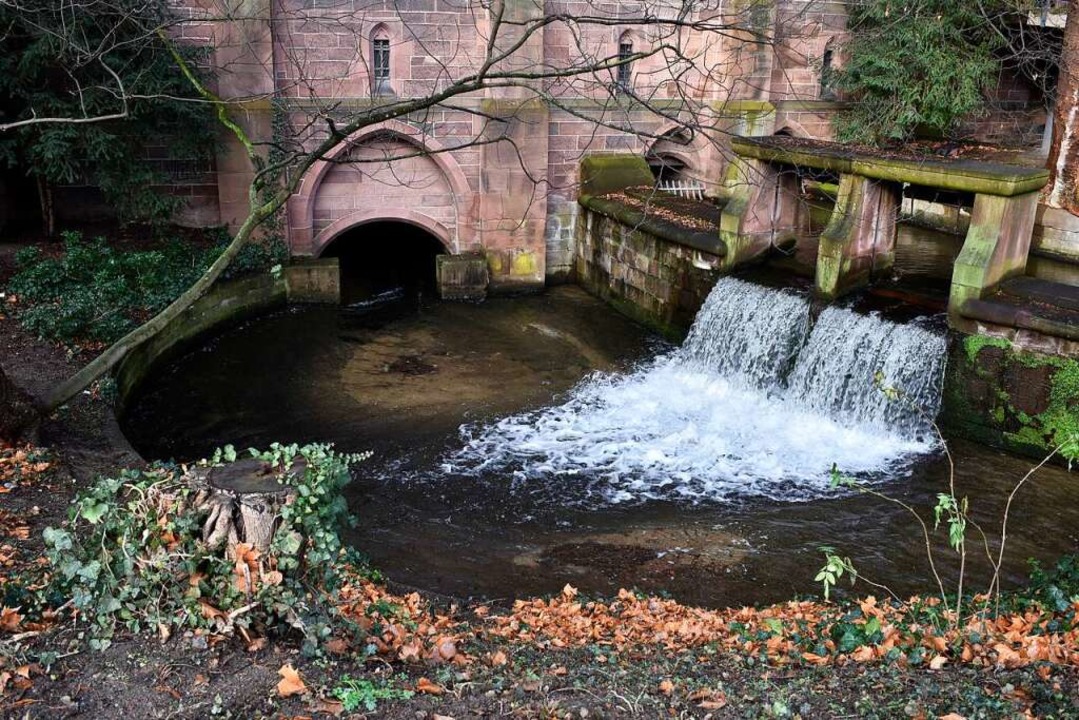 Das Wasserbecken, das auf der historis...ase zu sehen ist,  besteht noch heute.  | Foto: Thomas Kunz