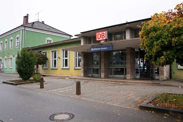 Die Tage des Mllheimer Bahnhofs schei... erhalten, zu sanieren und auszubauen.  | Foto: Volker Mnch