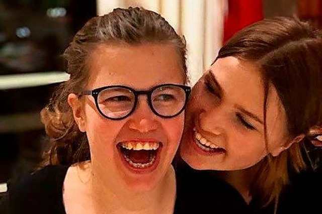 Anna (links, hier mit ihrer Schwester ...e im Quartier Dreiknig leben mchte.   | Foto: Verein Zusammen erLeben