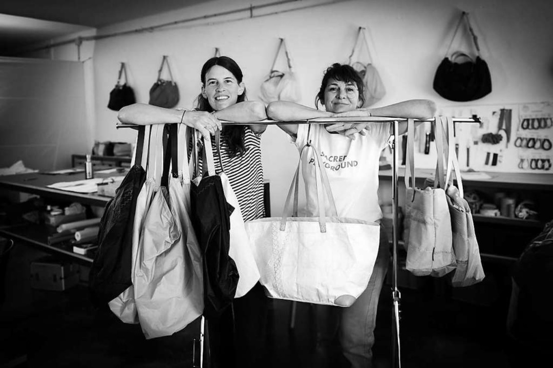 Ines Häfner (links) und Ursula Pieber haben CoaGoa Bags gegründet  | Foto: CoaGoa Bags